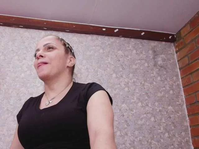 luna-milf from BongaCams is Freechat