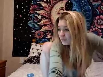 prettyyungsteviee from Chaturbate is Freechat