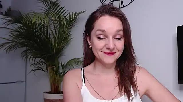 AliciaDesire from StripChat is Freechat