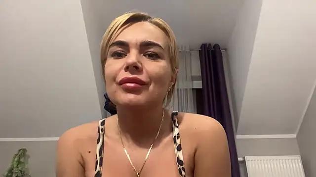 DESIREjenny from StripChat is Freechat