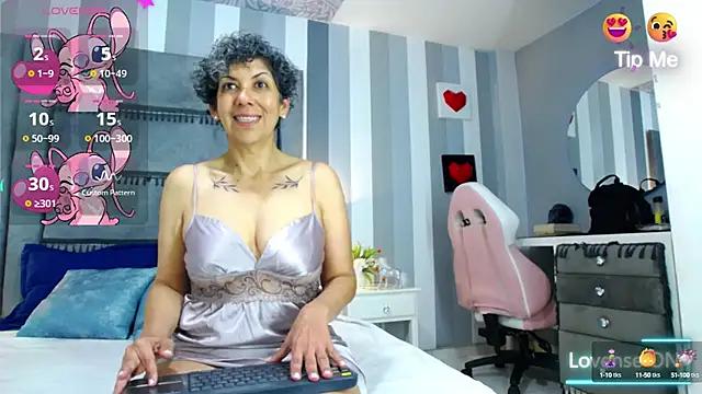 Julianewell from StripChat is Freechat