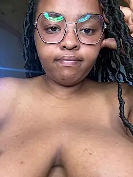 Linahlove from StripChat is Freechat