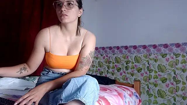 luciakitty18 from StripChat is Freechat