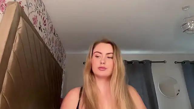 lucyRose_xoxox from StripChat is Freechat