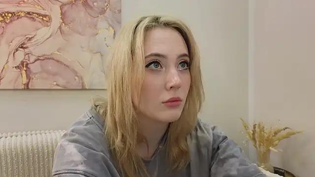 Luna_Lovelyy from StripChat is Freechat