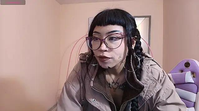 Violetta_Suky from StripChat is Freechat