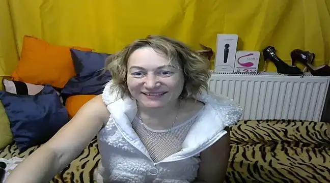 wLESLYMOSw from StripChat is Freechat