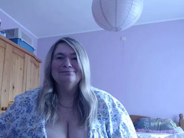 hotlaeti from xCams is Freechat