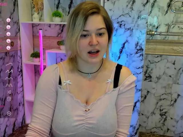 Offline HelenHartt on BongaCams