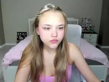 Away flooora_0 on Chaturbate