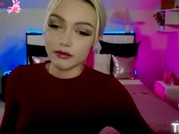 linalirian — GOAL: Decolette zoom [200 tokens remaining] Welcome to my room! #feet #blonde #redhead #lovense #new