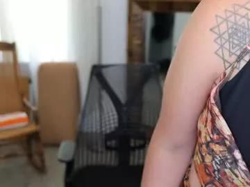 Freechat maeveminx on Chaturbate