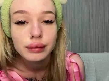 Freechat pussymoneywet on Chaturbate