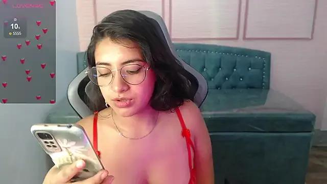 Freechat alexa_romero_t on StripChat