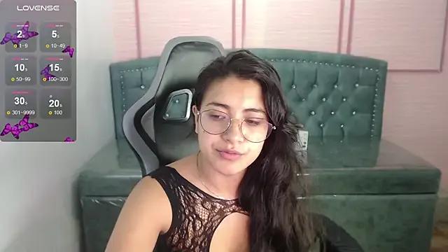 Freechat alexa_romero_t on StripChat