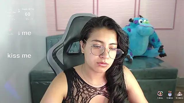 Freechat alexa_romero_t on StripChat
