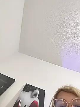 AlexxiaaMat — Freechat on StripChat