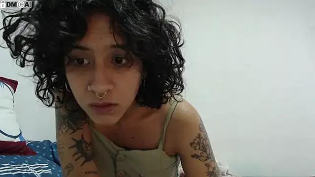 AlinaWoolf_ on StripChat