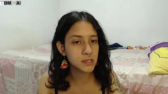 AlinaWoolf_ on StripChat