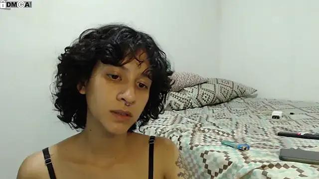 AlinaWoolf_ on StripChat