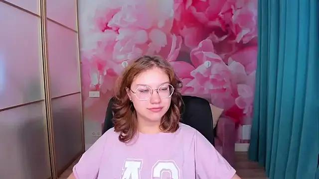 Avatar of AngelinaLow