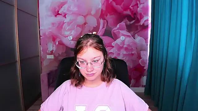 Avatar of AngelinaLow