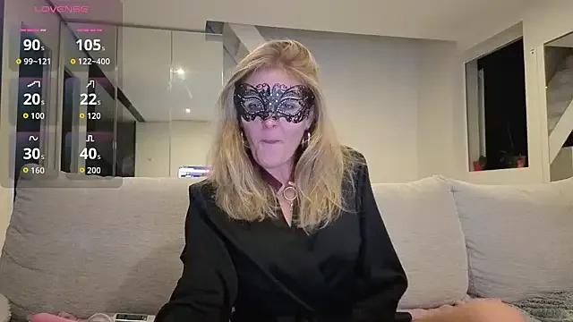 Freechat bellemasquer on StripChat