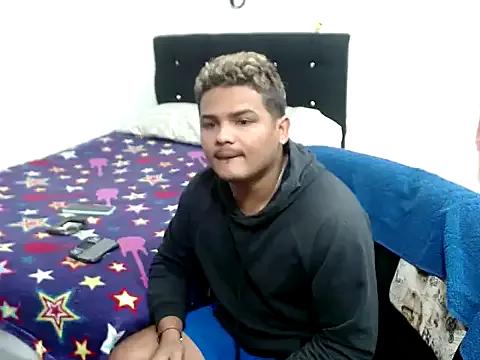 Freechat Boycuriousxxx on StripChat