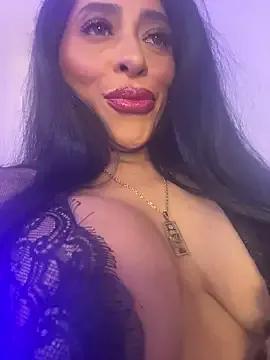 Freechat canela_10 on StripChat