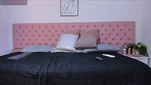 StripChat CarolinaGlamour is Freechat CarolinaGlamour — oil on my feet