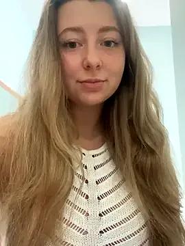 Freechat curvyflawless on StripChat