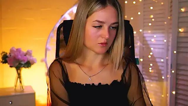 StripChat DeboraLarson is Freechat DeboraLarson — I'll send a photo of my smile...