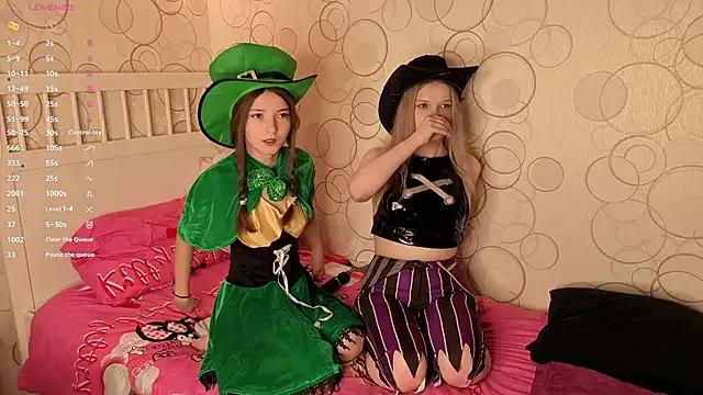 DongMolt — suck fingers 