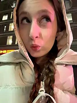 StripChat FroggyAnna is Freechat FroggyAnna — open door + go outside TOPLESS