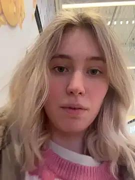 StripChat HoneyRay is Freechat HoneyRay — Suck my little finger