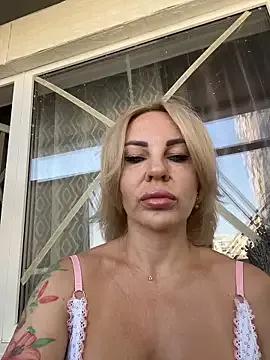 Freechat Hotnessi on StripChat