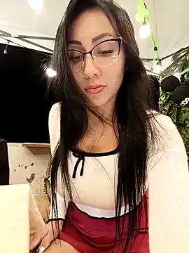 Freechat Isabellitasexi38 on StripChat