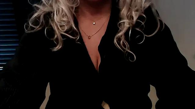 Freechat JenniLowen on StripChat