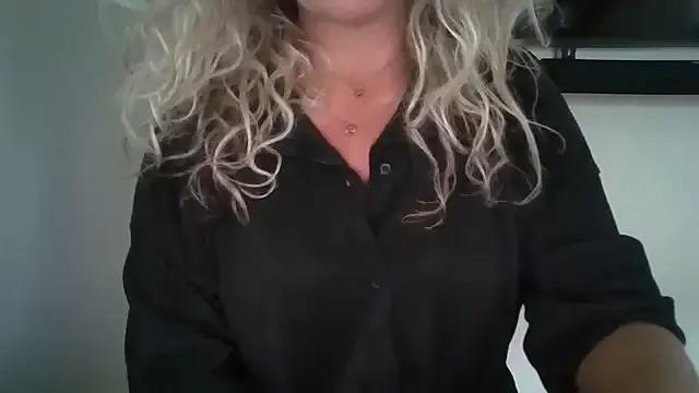 Freechat JenniLowen on StripChat