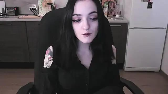linaa__tyaan — show tongue piercing