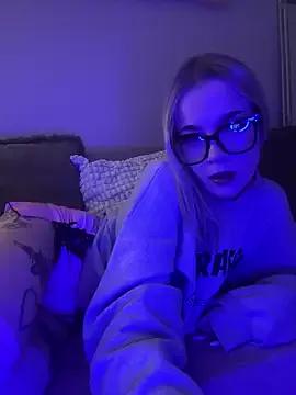 StripChat marnemzavar444 is Freechat marnemzavar444 — Pulcsi le/sweater off