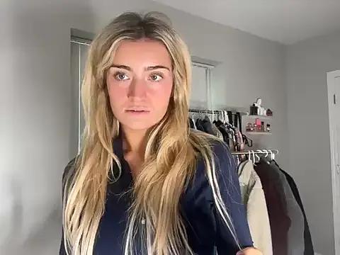 Freechat meggsworld on StripChat