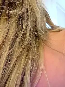 Freechat Melody73 on StripChat