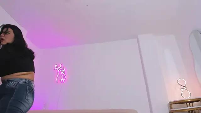 Freechat mia_everly on StripChat