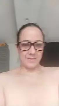 nicolle_milf1978 on StripChat