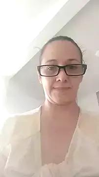 nicolle_milf1978 on StripChat