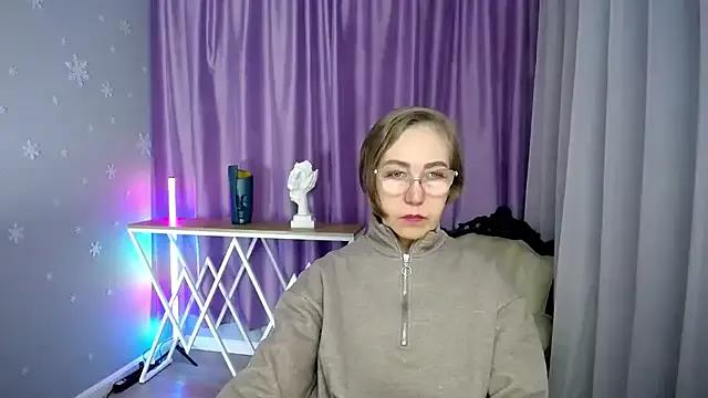 Group queen_a_n_i on StripChat