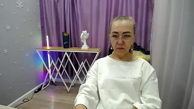 Group queen_a_n_i on StripChat