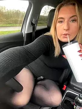 RebeccaSquirtsXXX — Rip those tights & pussy out