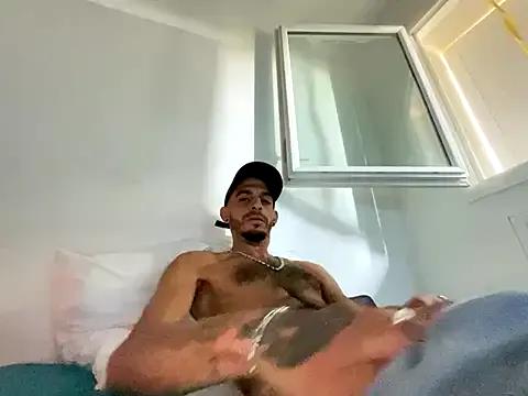 Freechat Rebeu313 on StripChat